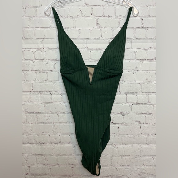 Shade & Shore Ribbed Plunge Front V-Wire One Piece Swimsuit - Picture 3 of 15